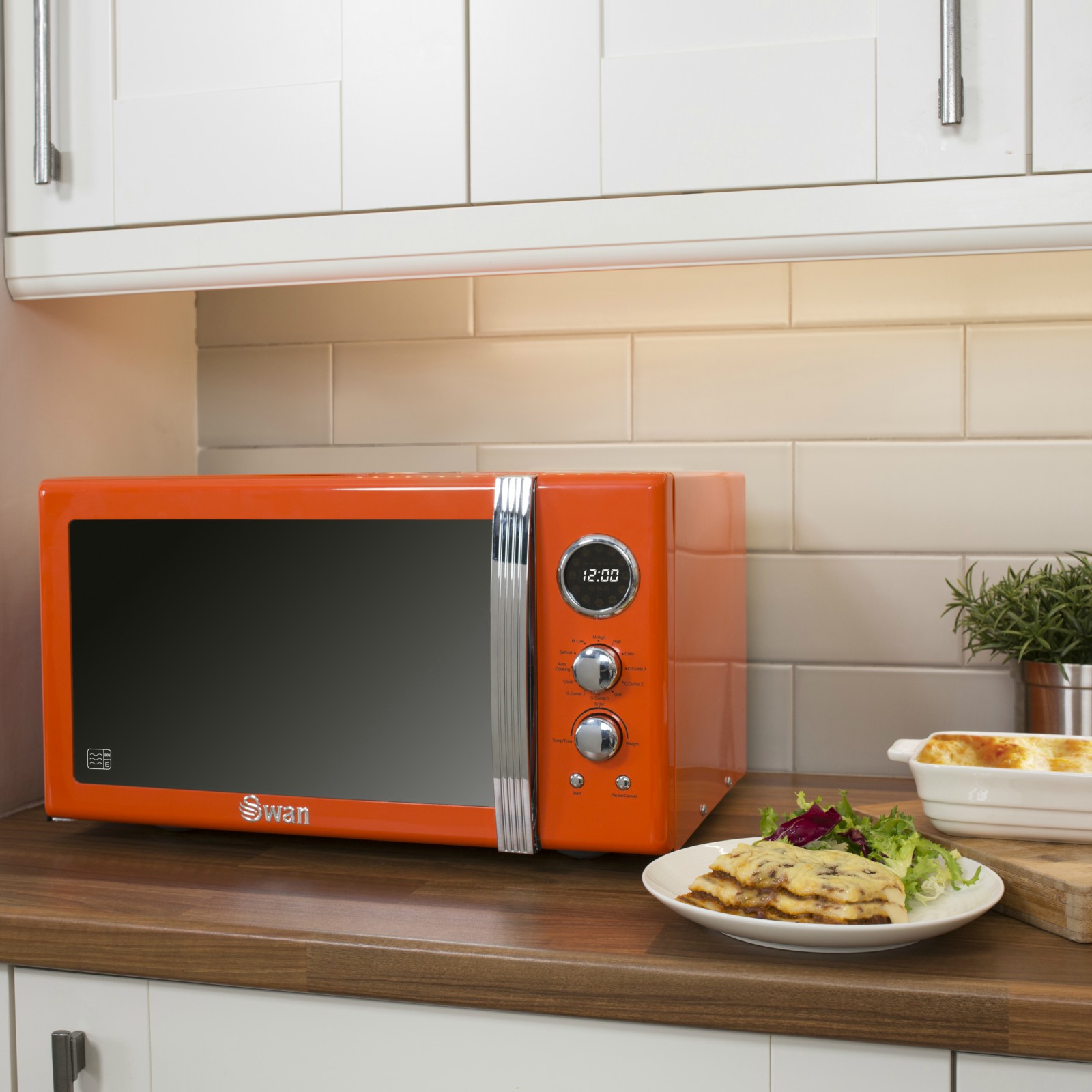 Установить свч. Микроволновая печь Hofmann HMW-720ss. Микроволновая печь Microwave Oven. Микроволновка в интерьере кухни. Микроволновая печь в интерьере кухни.